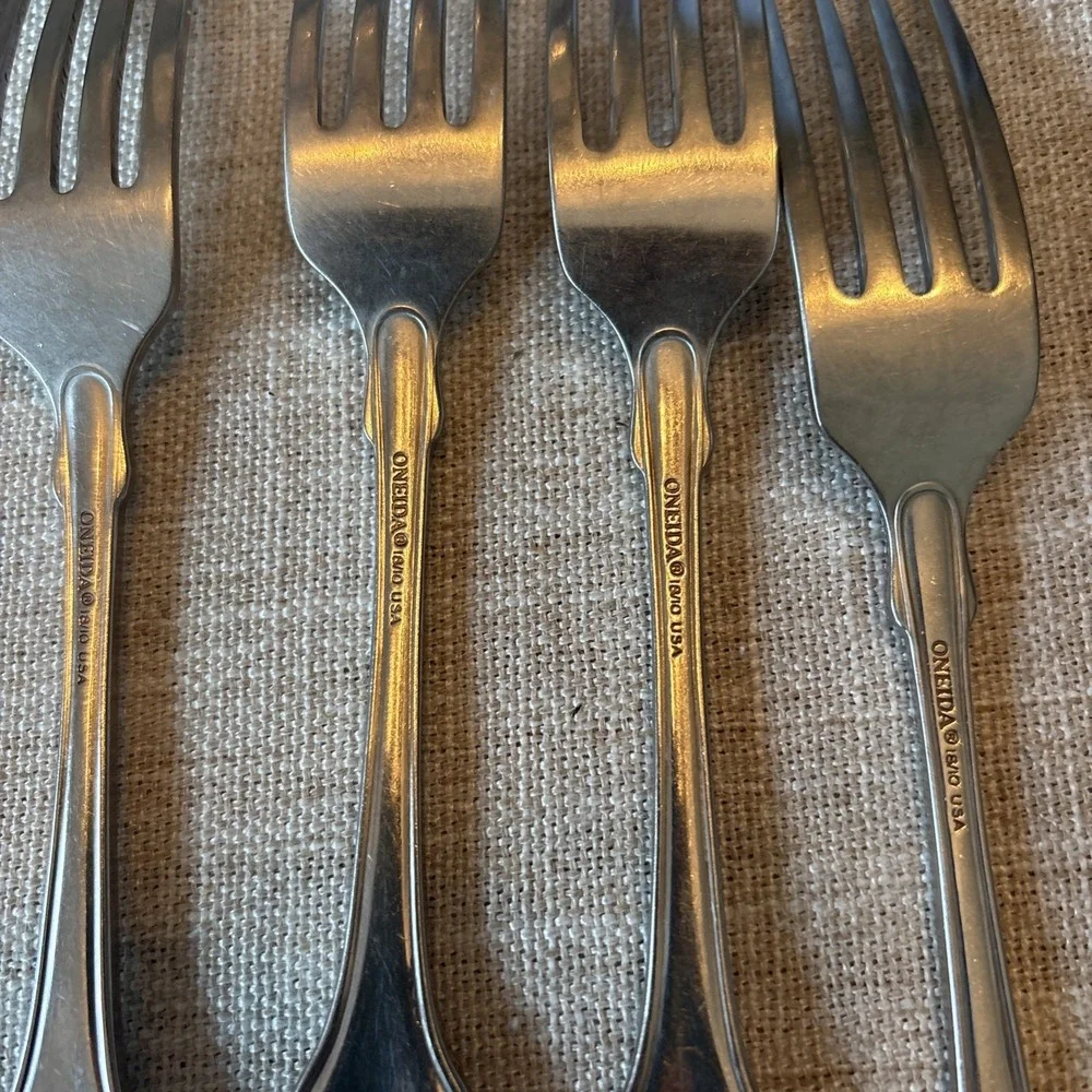Oneida CLASSIC SHELL Lot of 4 Dinner Forks Stainless 7 5/8